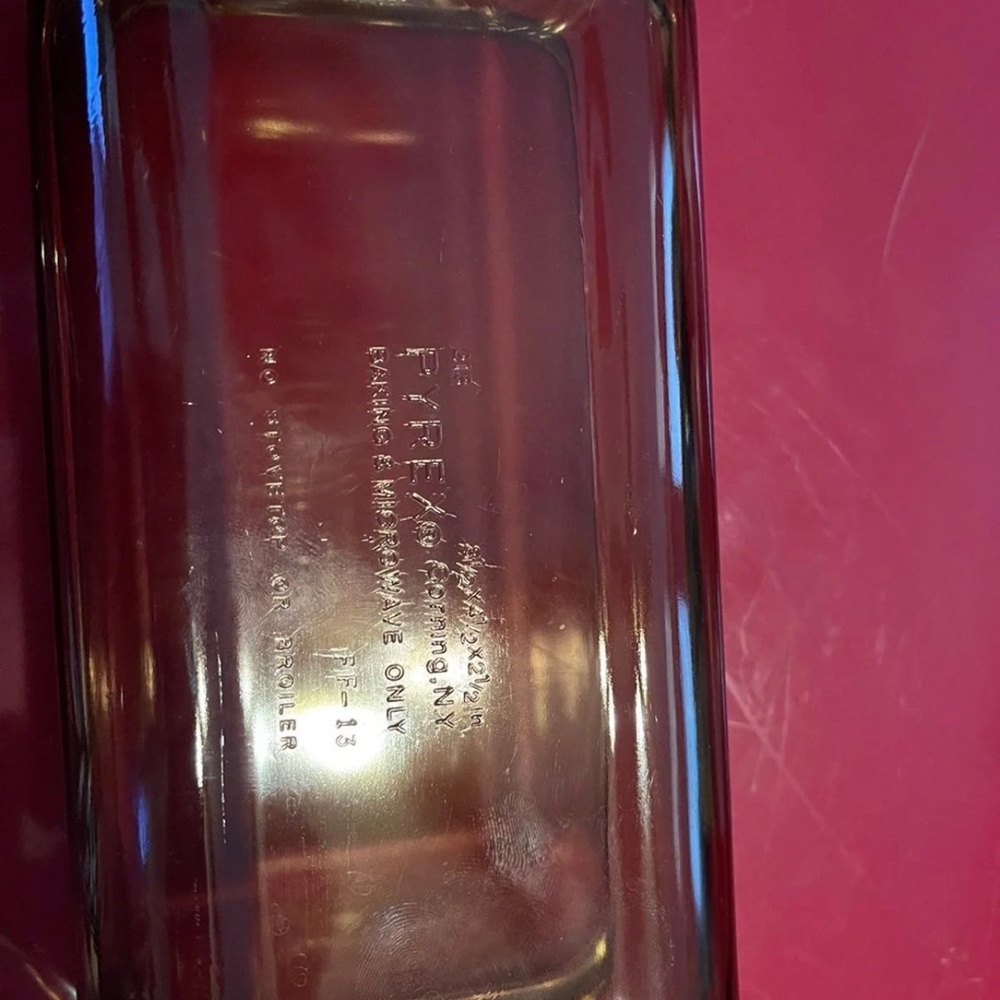 Pyrex loaf pan - Picture 3 of 3